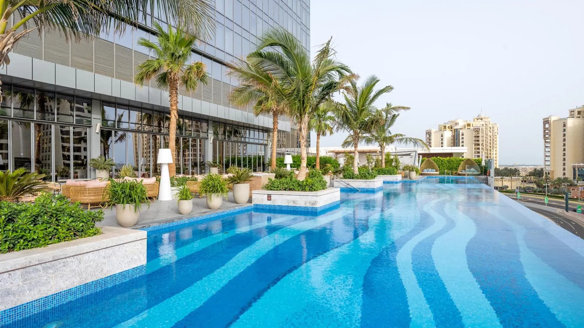 Ultra Luxury Palm Tower With Shared 5 Star Hotel Facilities By Qstay Дубай