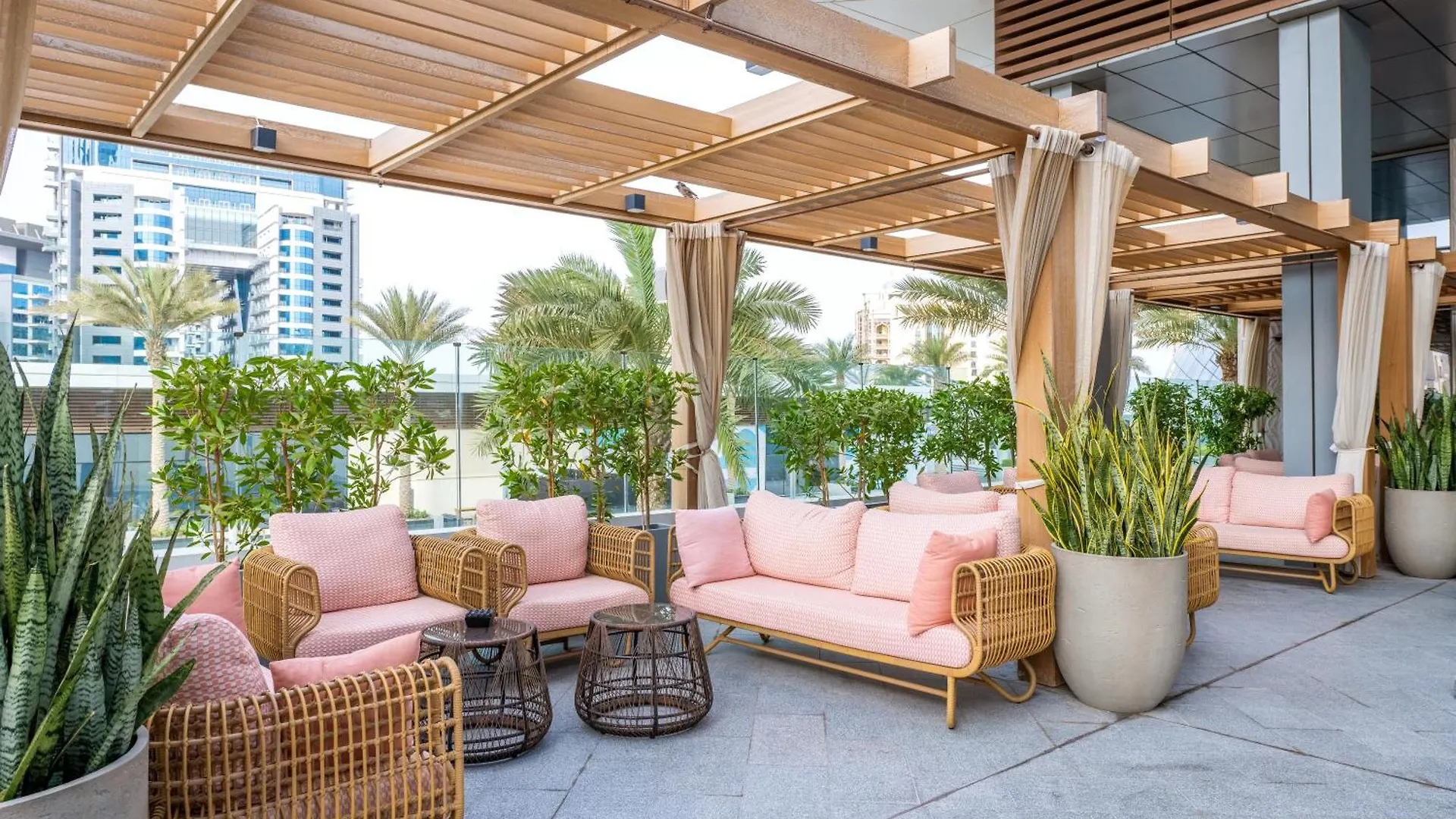 Апарт-отель Ultra Luxury Palm Tower With Shared 5 Star Hotel Facilities By Qstay Дубай