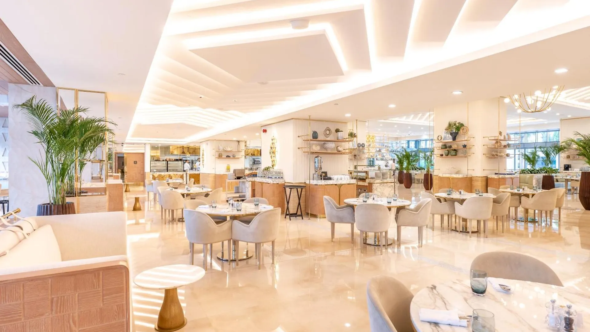 Апарт-отель Ultra Luxury Palm Tower With Shared 5 Star Hotel Facilities By Qstay Дубай